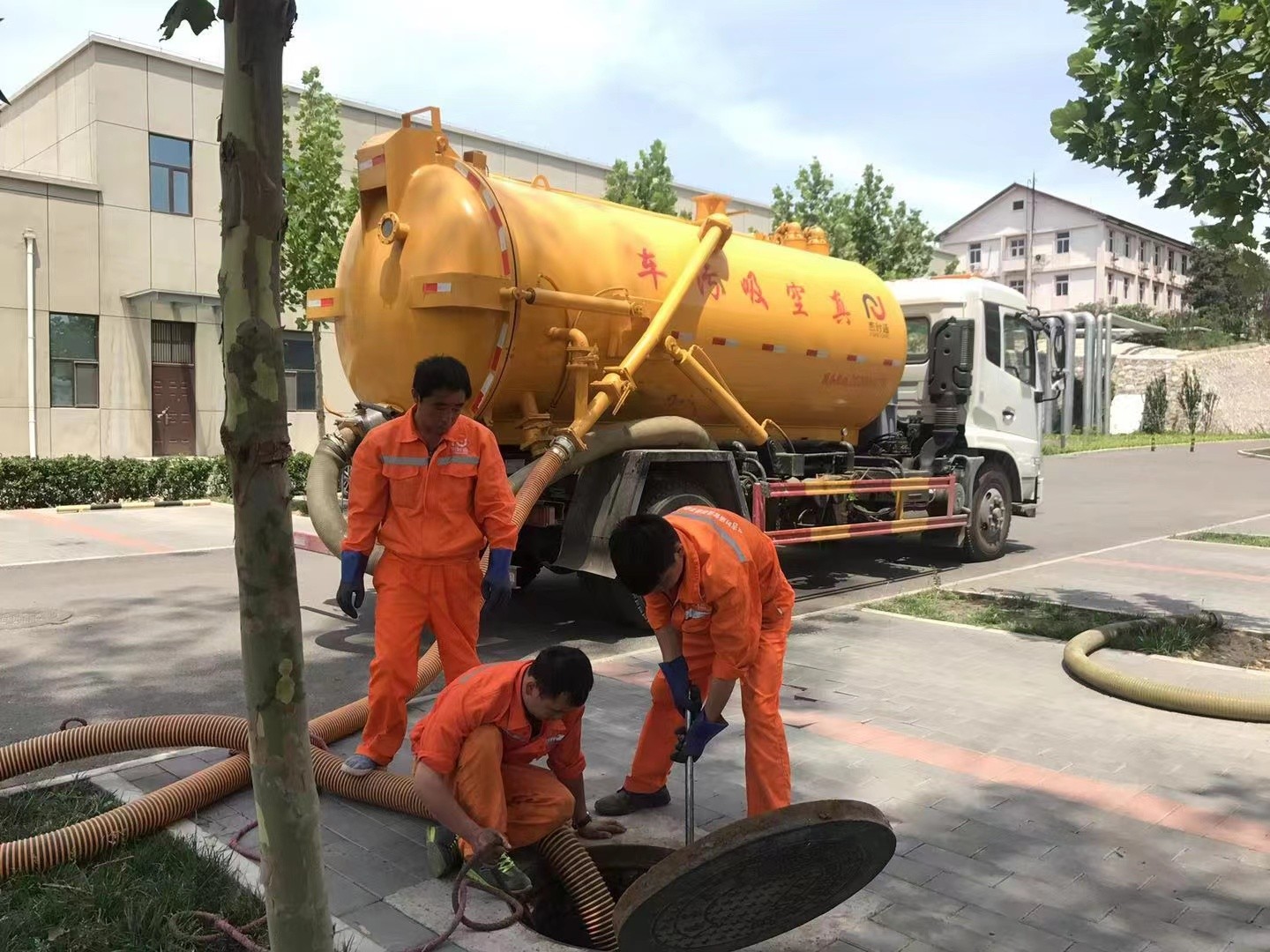 交城化粪池清理与5-8吨吸粪车施工效率分析